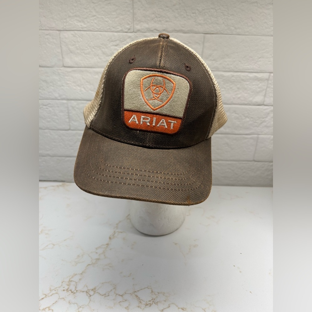 Ariat Embroidered Oilskin Brown Leather Look Mesh Snapback Hat Cap EUC